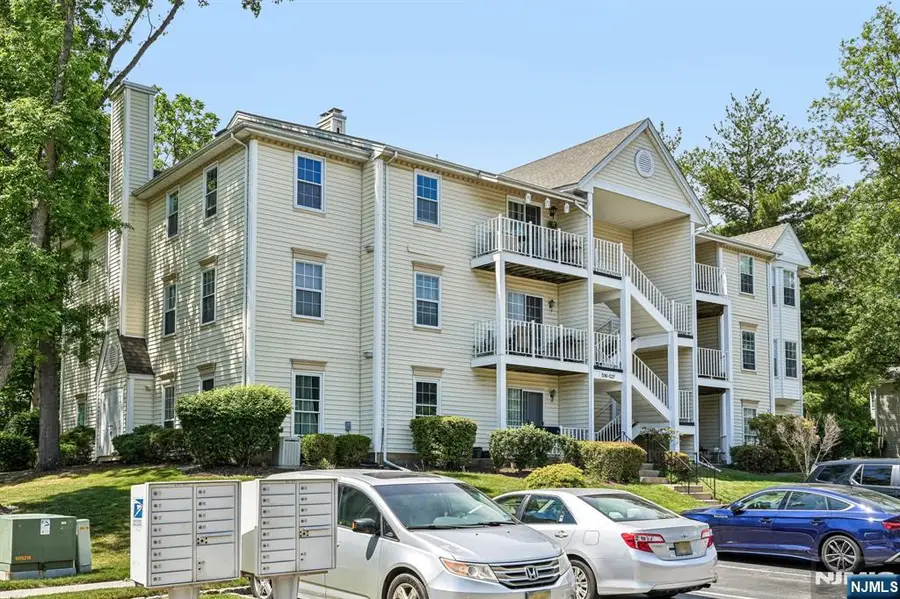 518 Holly Court, Mahwah, NJ 07430 - #3