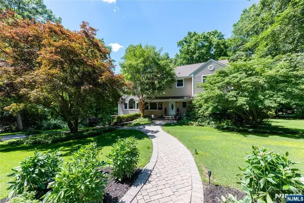66 Glasgow Terrace, Mahwah, NJ 07430