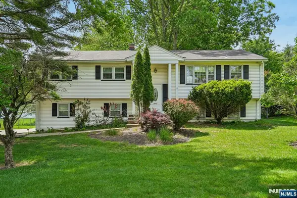 22 Marlton Drive, Wayne, NJ 07470
