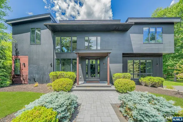 176 Edson Terrace, Franklin Lakes, NJ 07417