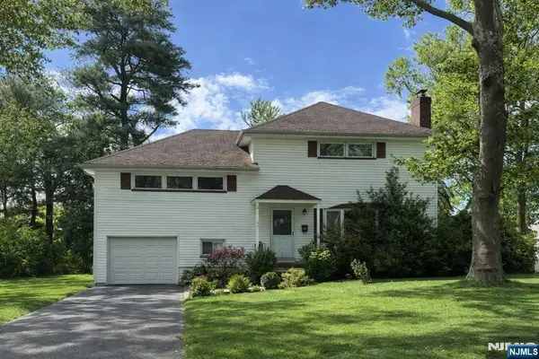 901 E Lawn Drive, Teaneck, NJ 07666