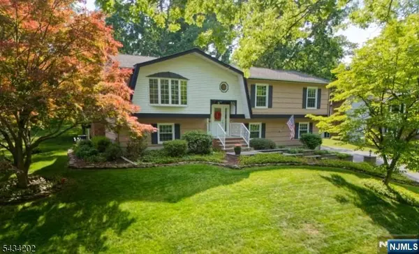 8 Edward Circle, Montville Township, NJ 07045