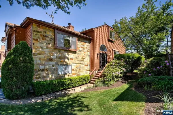 17 Independence Way, Rockaway Township, NJ 07866