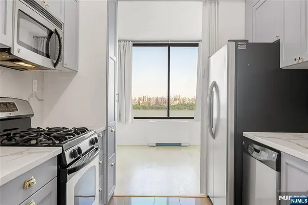 9060 Palisade Avenue 404, North Bergen, NJ 07047