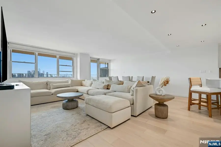 6040 Boulevard East 31E, West New York, NJ 07093 - #2