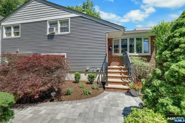 19 Thames Boulevard, Bergenfield, NJ 07621
