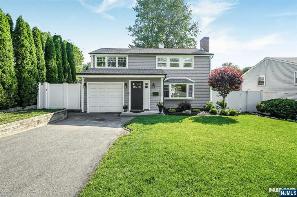 35 Stuart Street, Waldwick, NJ 07463 - #1