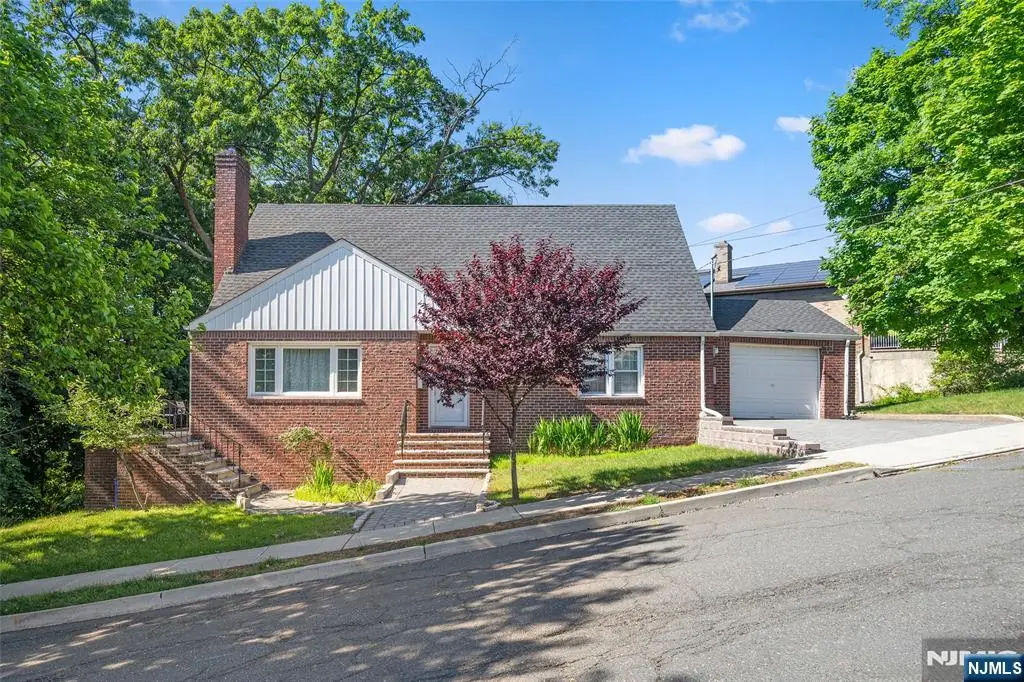 553 Ray Avenue, Ridgefield, NJ 07657 - #1