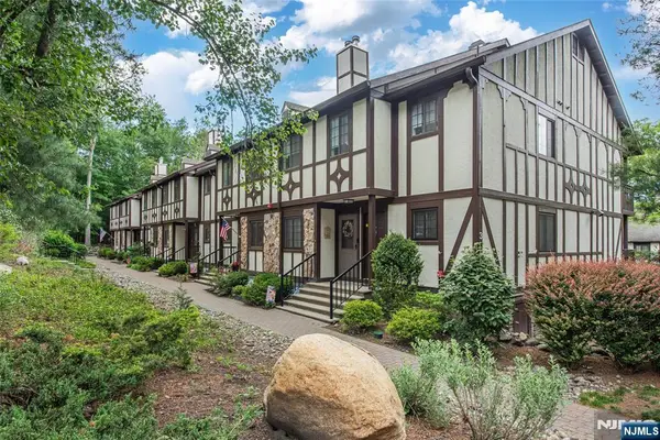 309 Mark Twain Way, Mahwah, NJ 07430