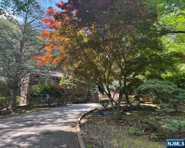 554 Huckleberry Lane, Franklin Lakes, NJ 07417
