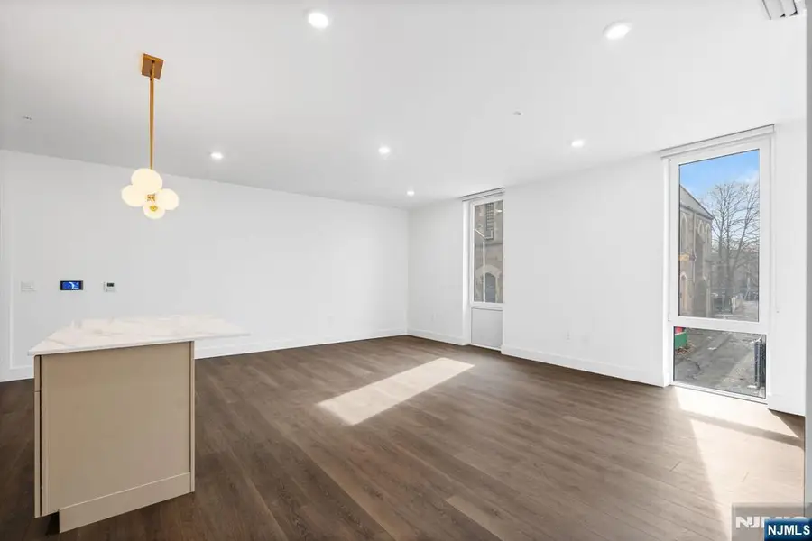 21 Lincoln Park 100, Newark, NJ 07102 - #3