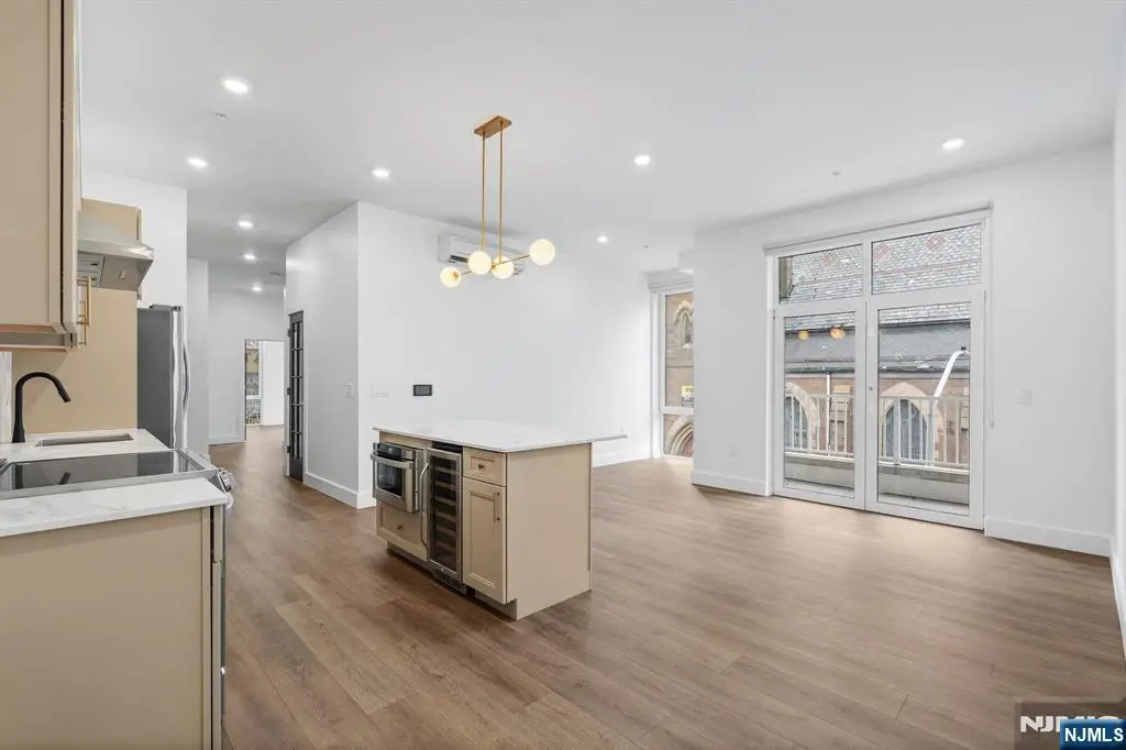 21 Lincoln Park 203, Newark, NJ 07102 - #1
