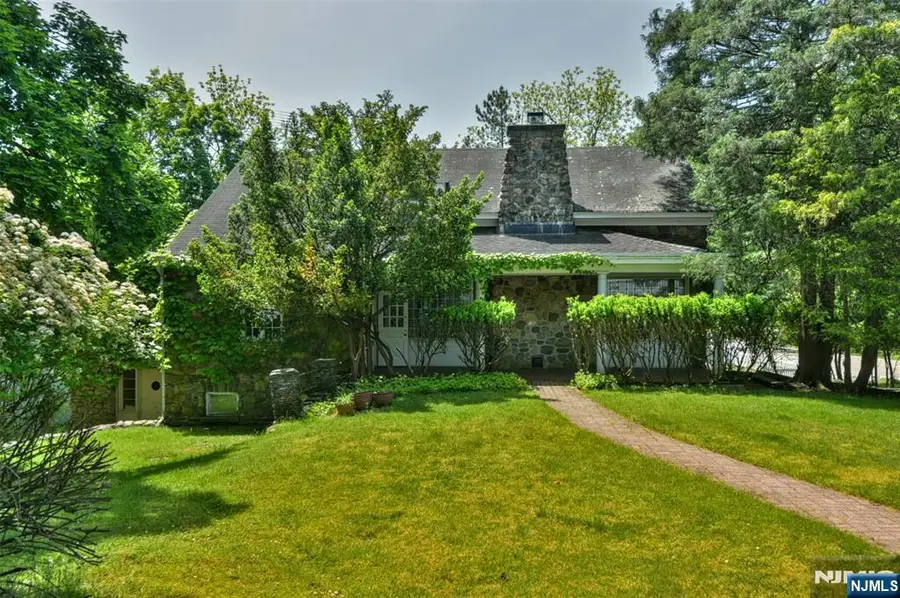 584 W Saddle River Road, Upper Saddle River, NJ 07458 - #2