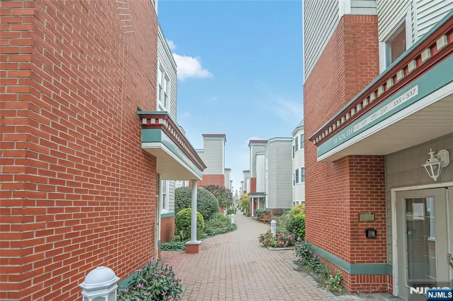 337 The Promenade 337, Edgewater, NJ 07013 - #3