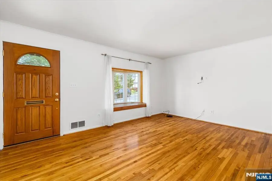 364 Roosevelt Avenue, Lyndhurst, NJ 07071 - #2