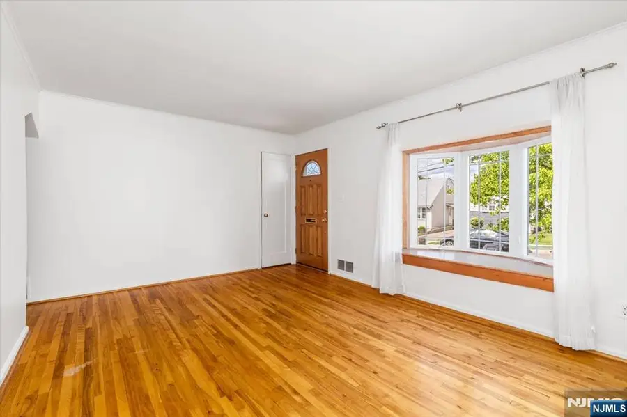 364 Roosevelt Avenue, Lyndhurst, NJ 07071 - #3