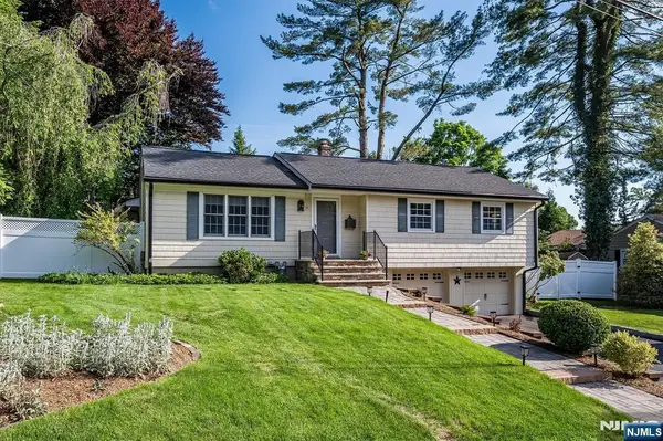 14 Clifford Drive, Park Ridge, NJ 07656