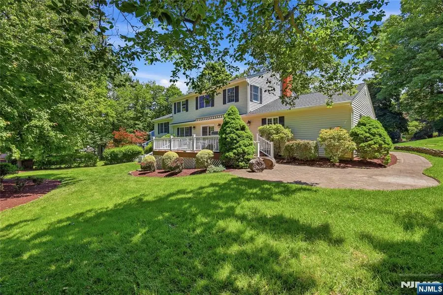 20 Coachman Court, Berkeley Heights, NJ 07922 - #3