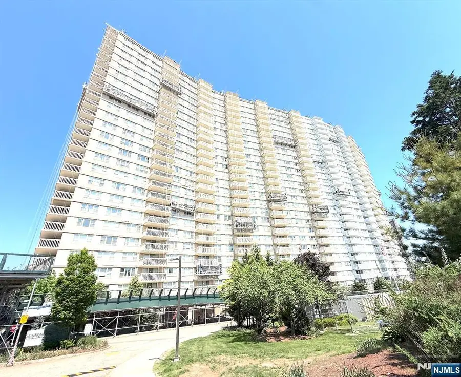 555 North Avenue 7K, Fort Lee, NJ 07024 - #3