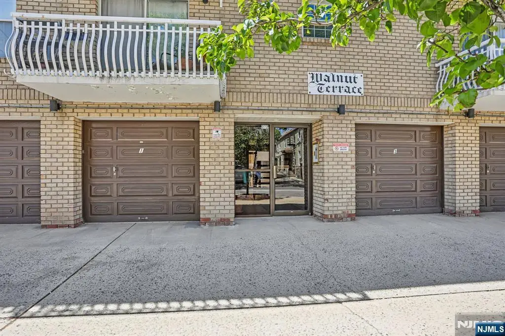 272-276 Walnut 6D, Newark, NJ 07105 - #1