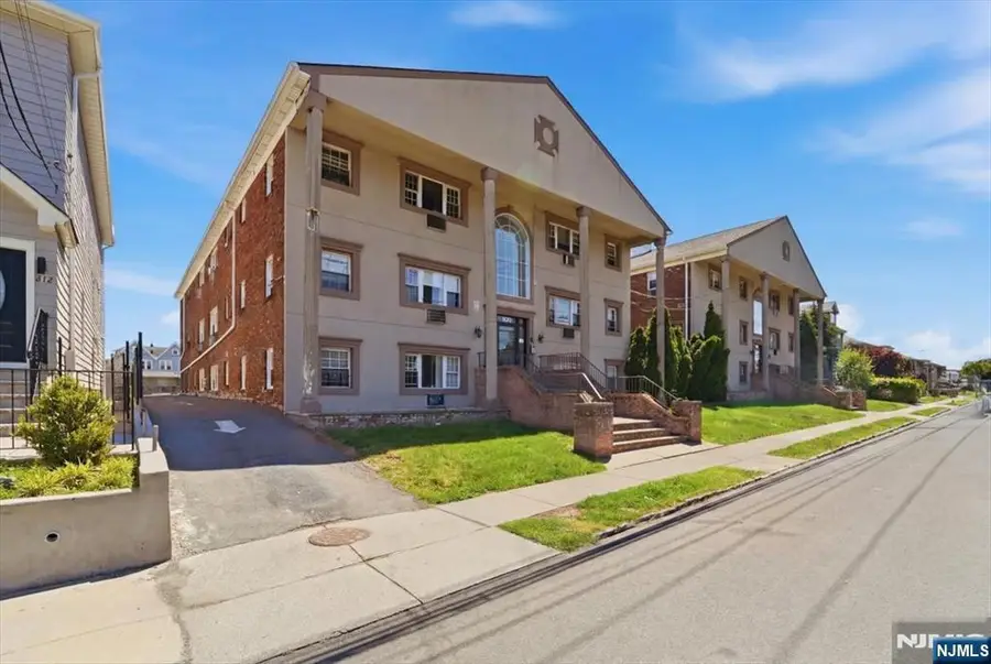 816 W Grand Street 3B, Elizabeth, NJ 07202 - #2