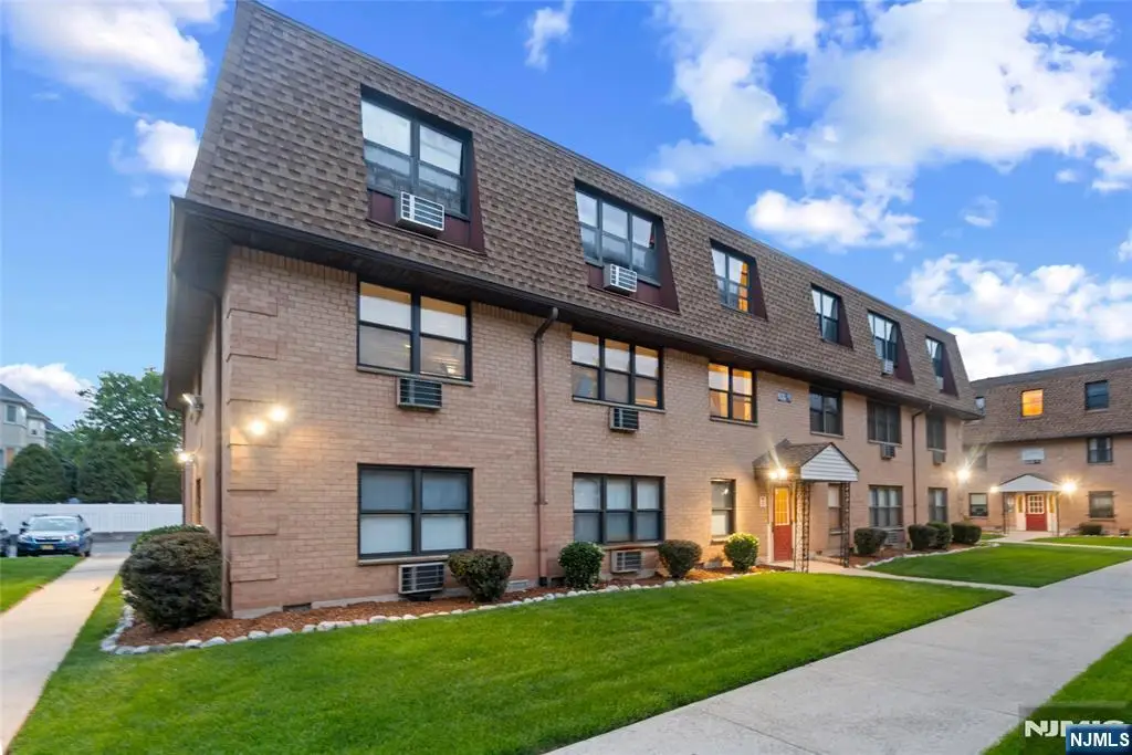 29 N End Drive, Secaucus, NJ 07094 - #1