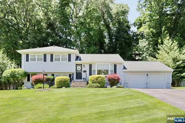 11 Henry Avenue, Park Ridge, NJ 07656