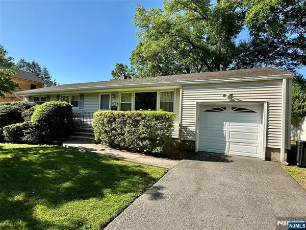 622 Valley Court, Twp of Washington, NJ 07676
