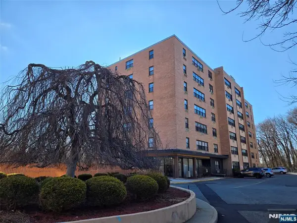 2348 Linwood Avenue 3L, Fort Lee, NJ 07024