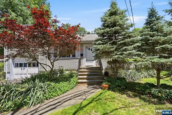 26 Hillside Terrace, Livingston, NJ 07039