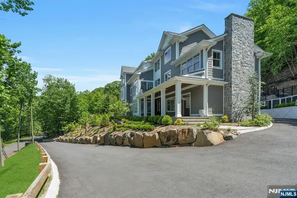 976 Scioto Drive, Franklin Lakes, NJ 07417