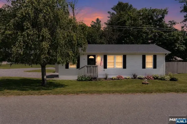 16 Clover Lane, Vernon, NJ 07418