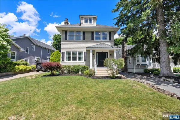 13 Glenview Road, Caldwell, NJ 07006