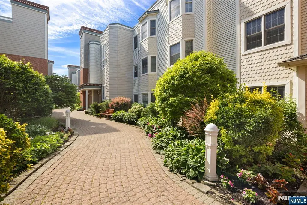 345 The Promenade, Edgewater, NJ 07020 - #1