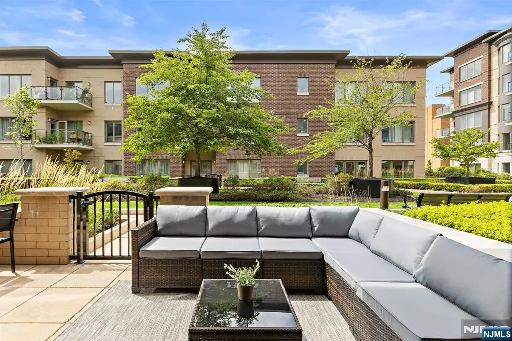 150 Henley Place 213, Weehawken, NJ 07086 - #1