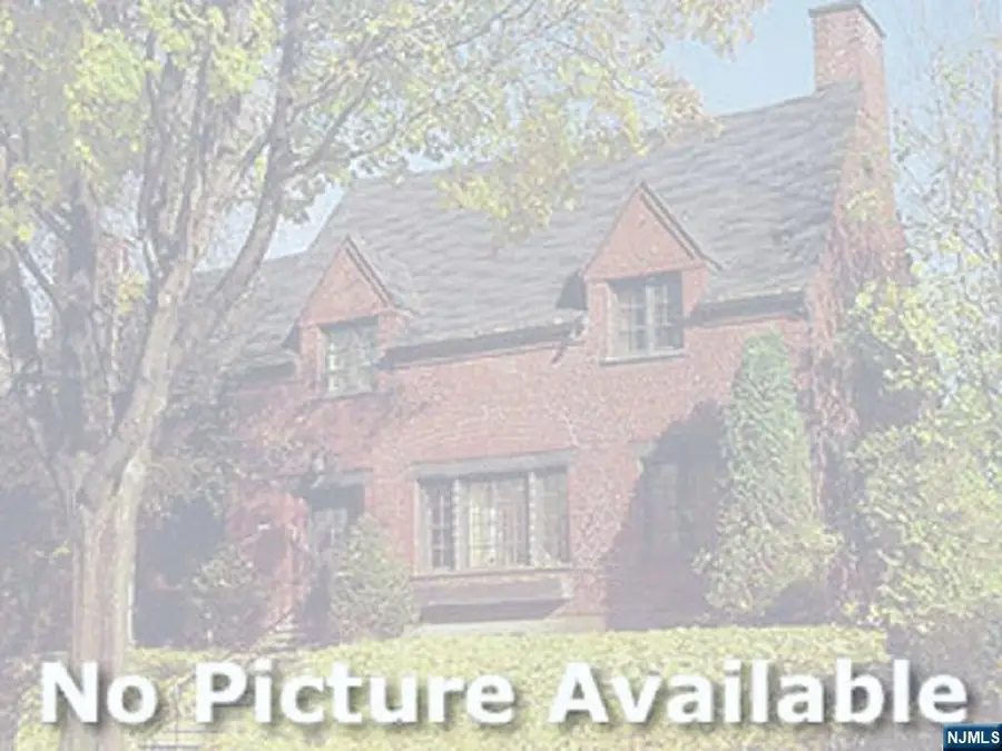 39 Chamberlain Avenue, Elmwood Park, NJ 07407 - #2
