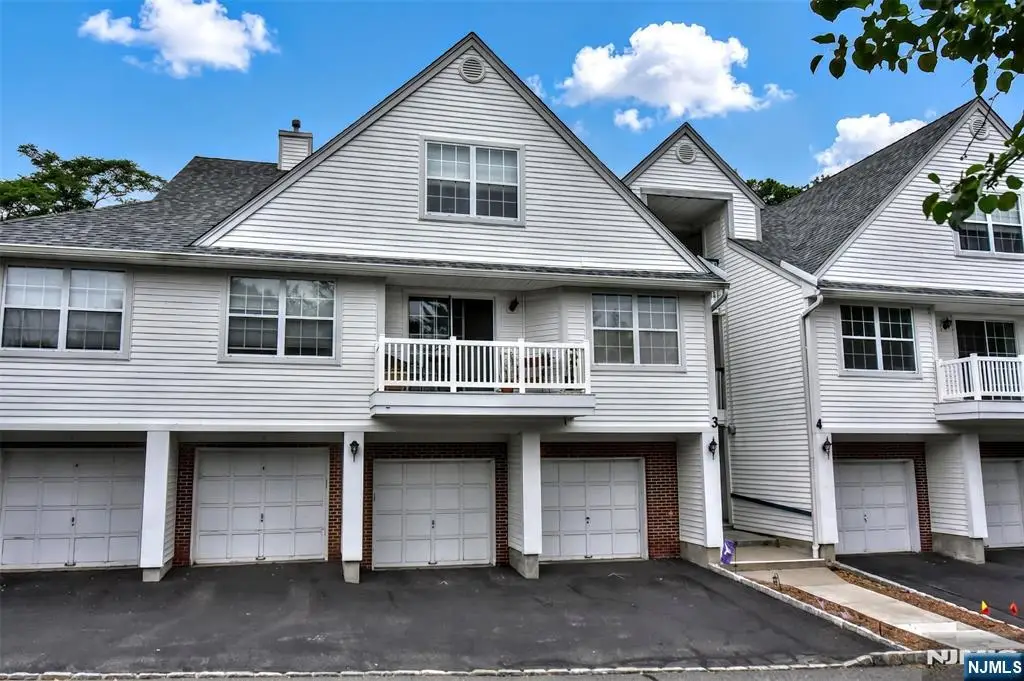 3-1 Vernon Court, Waldwick, NJ 07463 - #1