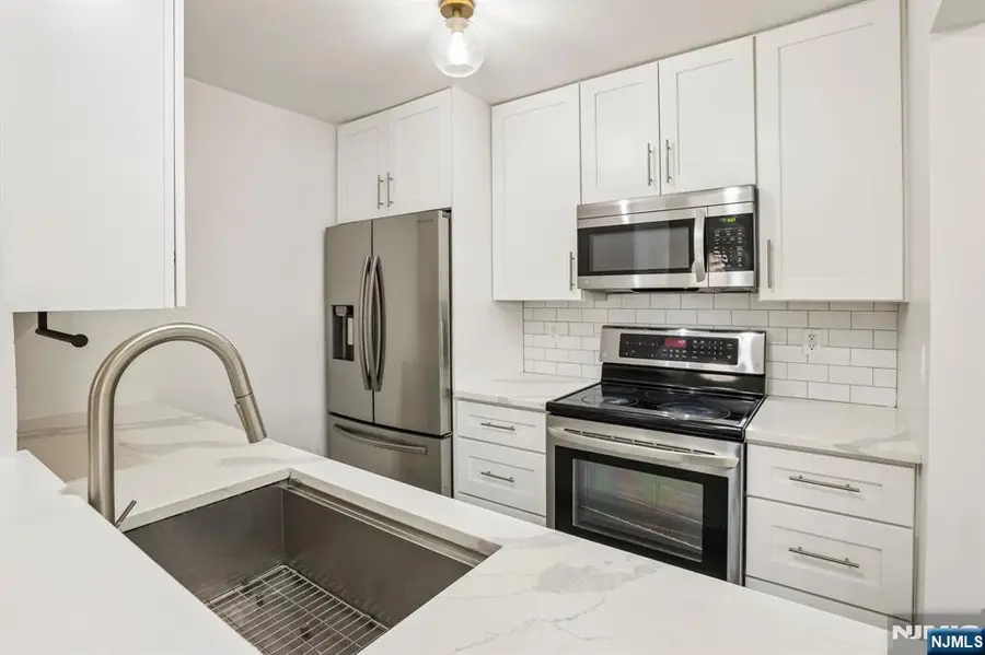 100 Crown Court 471, Edgewater, NJ 07020 - #2