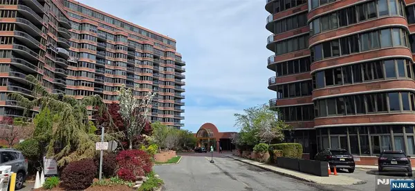 100 Carlyle VG6, Cliffside Park, NJ 07010