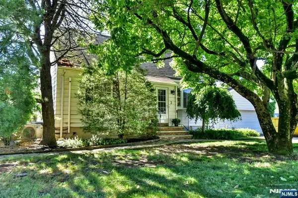 3 4th Avenue, Westwood, NJ 07675