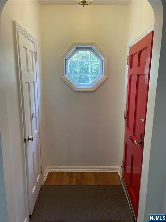 10-16 Burbank Street, Fair Lawn, NJ 07410