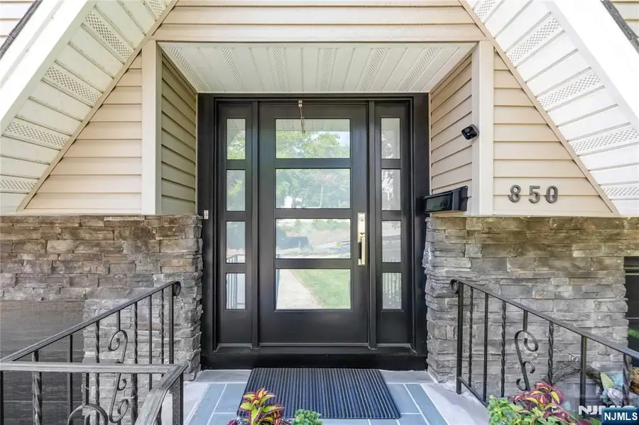 850 Edgewater Avenue, Ridgefield, NJ 07657 - #2