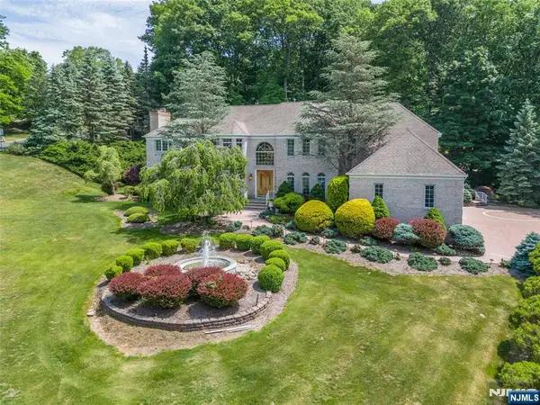 5 Raine Tree Court, Kinnelon Borough, NJ 07405