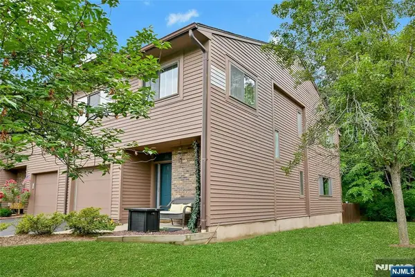 211 Yorktowne Court 211F, Twp of Washington, NJ 07676