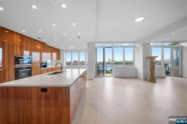 100 Carlyle Drive VP6, Cliffside Park, NJ 07010