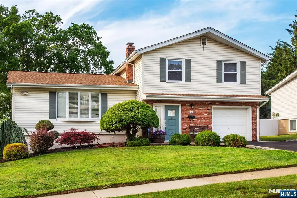 14 Stirling Lane, Wayne, NJ 07470 - #1