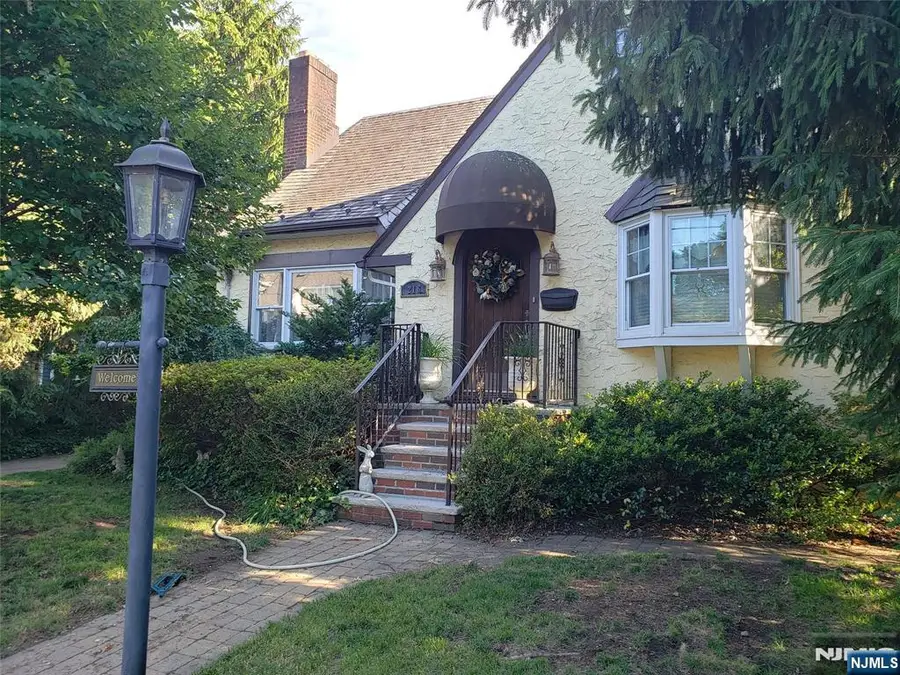216 N Ross Place, Ho Ho Kus, NJ 07423 - #2