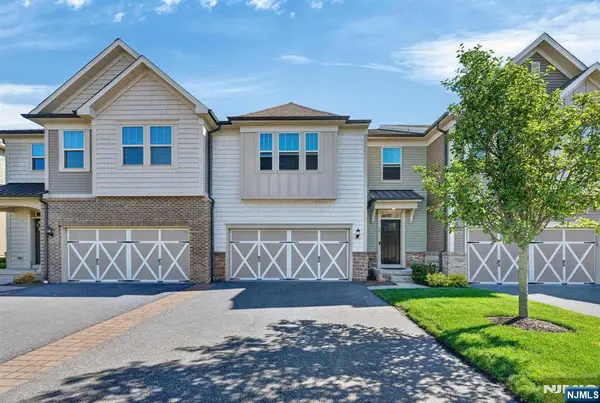 18 Winfield Drive 802, Woodcliff Lake, NJ 07677