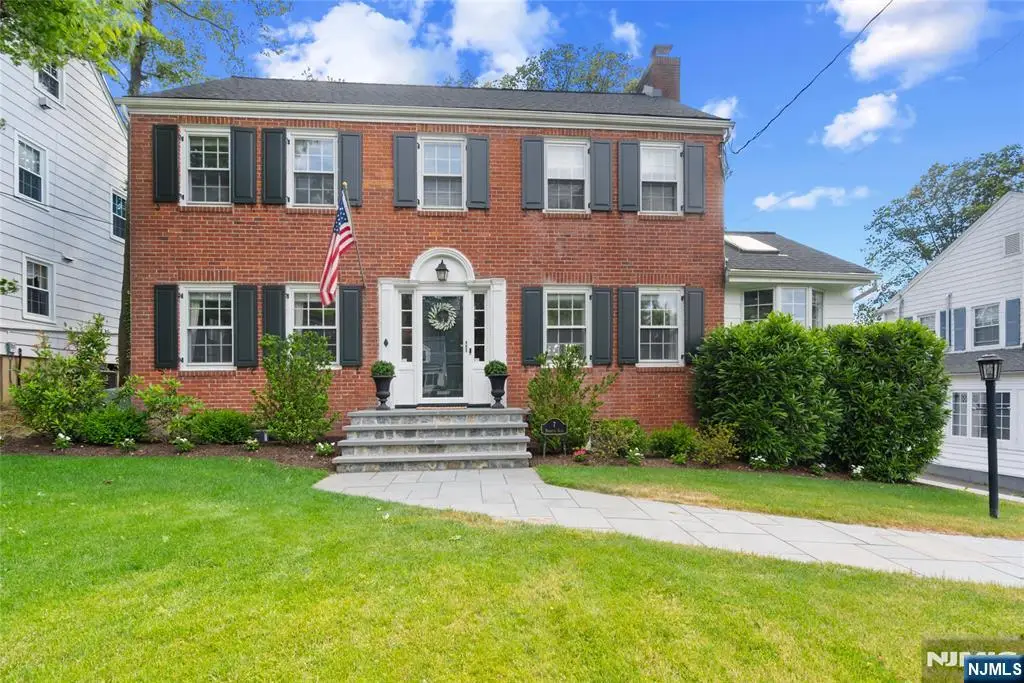 7 Birdseye Glen, Verona, NJ 07044 - #1