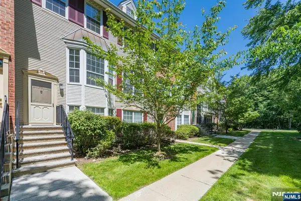 511 Quince Court, Mahwah, NJ 07430